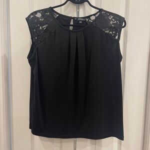George Women’s Top with Lace Cap Sleeves. Like New